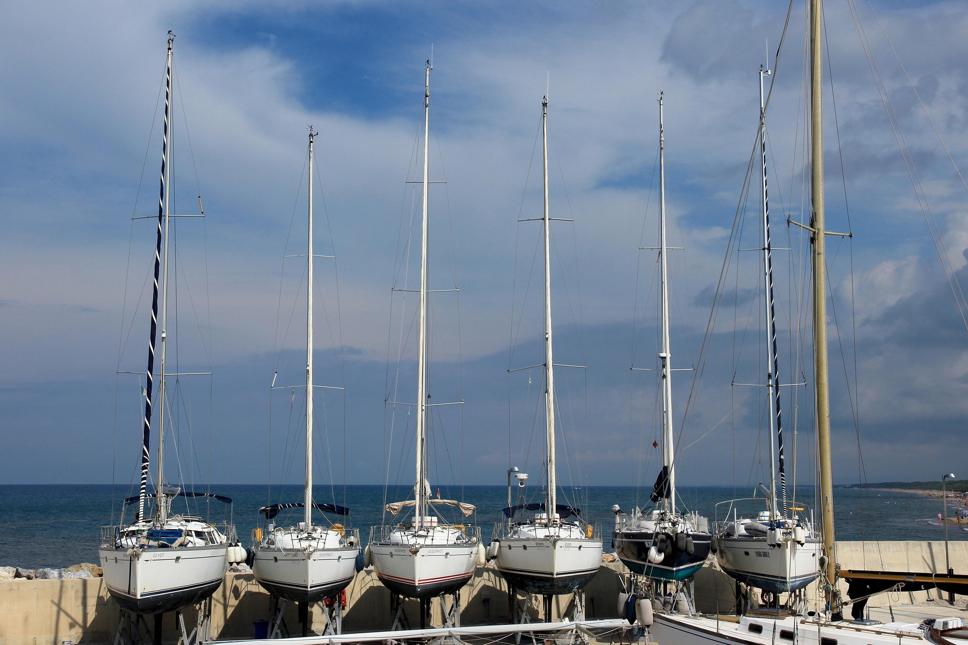 sailboats 560732 1920